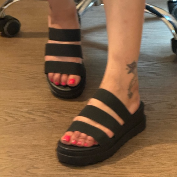 FLATFORMS💗 - Picture 3 of 5